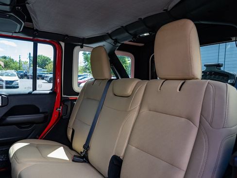 Used 2018 Jeep Wrangler Unlimited Sahara AWD/4WD image 24