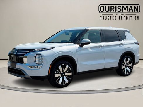 Used 2025 Mitsubishi Outlander SE AWD/4WD image 2