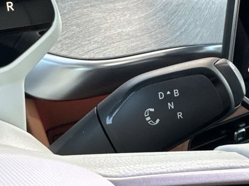 Certified 2025 Volkswagen ID. Buzz 1st Edition image 19