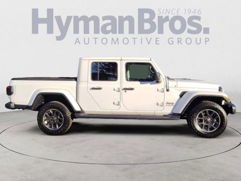 Used 2020 Jeep Gladiator Overland image 2