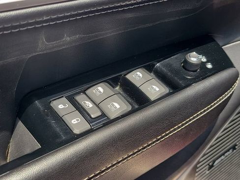 Used 2023 Jeep Wagoneer Series III w/ Preferred Equipment Group RWD image 18