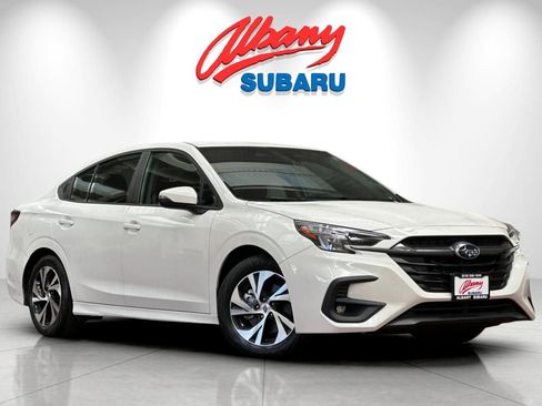 Used 2025 Subaru Legacy Premium AWD/4WD image 2