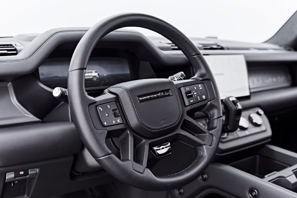 Used 2025 Land Rover Defender 110 AWD/4WD image 57