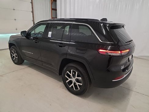 Used 2025 Jeep Grand Cherokee Limited w/ Trailer Tow Package image 3