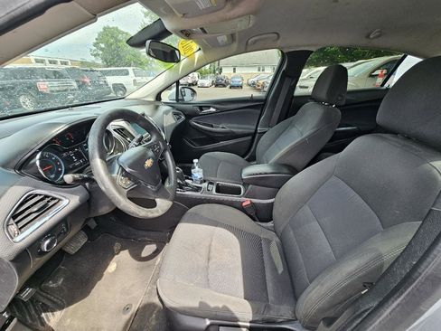 Used 2018 Chevrolet Cruze LT FWD image 19