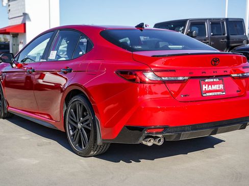 New 2026 Toyota Camry Hybrid FWD image 9