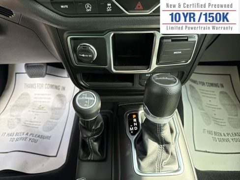 Used 2024 Jeep Gladiator Sport image 22