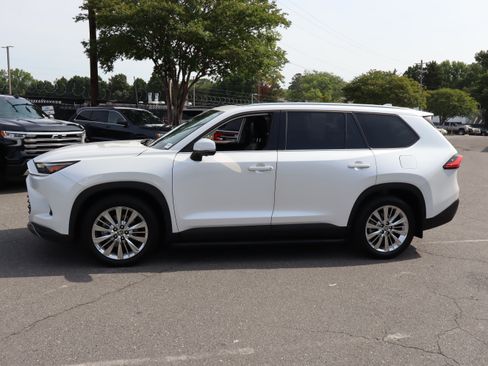 Used 2024 Toyota Grand Highlander AWD image 7