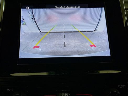 Used 2024 Jeep Grand Cherokee Laredo X image 13