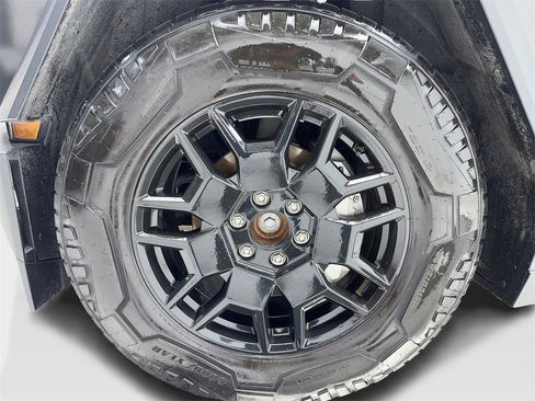 Used 2024 Tesla Cybertruck AWD Crew Cab image 50