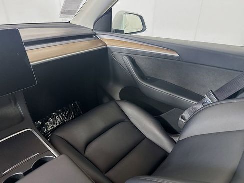 Used 2022 Tesla Model Y Long Range AWD/4WD image 29