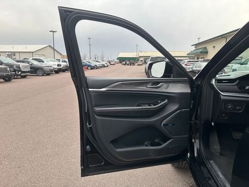 Used 2021 Jeep Grand Cherokee L Overland w/ Advanced Protech Group III image 11