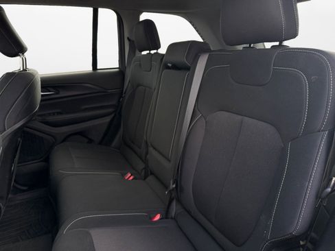 Used 2023 Jeep Grand Cherokee Laredo w/ Luxury Tech Group I image 13