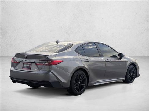 Used 2025 Toyota Camry SE FWD image 5