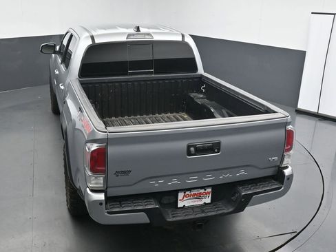 Used 2022 Toyota Tacoma TRD Off-Road w/ Technology Package AWD/4WD image 26