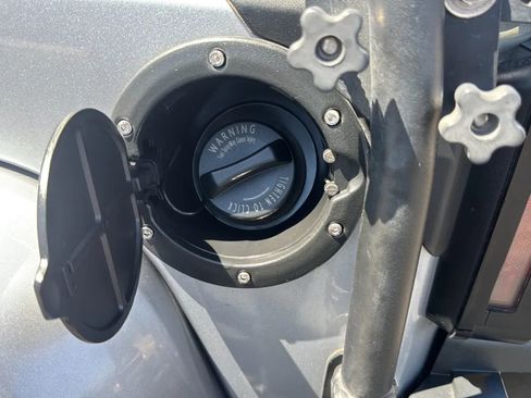 Used 2014 Jeep Wrangler Unlimited Sahara w/ Connectivity Group AWD/4WD image 31