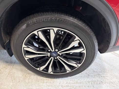 Used 2021 Ford Escape SE w/ SE Sport Appearance Package image 8