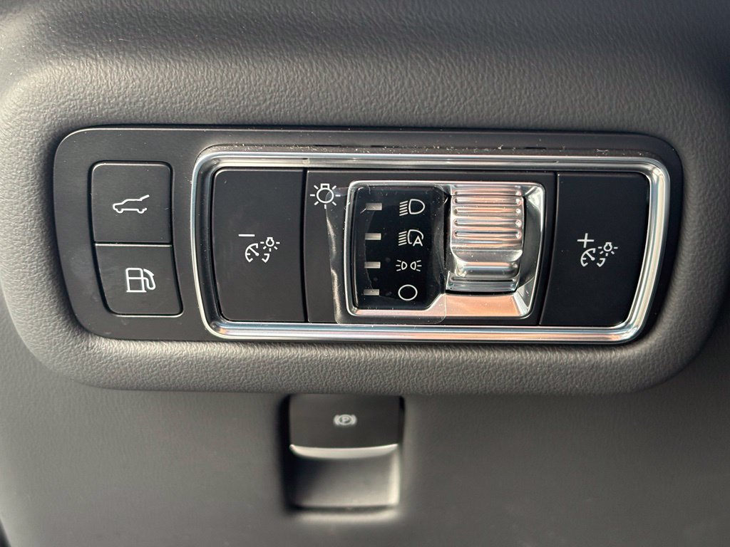 Used 2024 Lincoln Nautilus Premier AWD/4WD image 10
