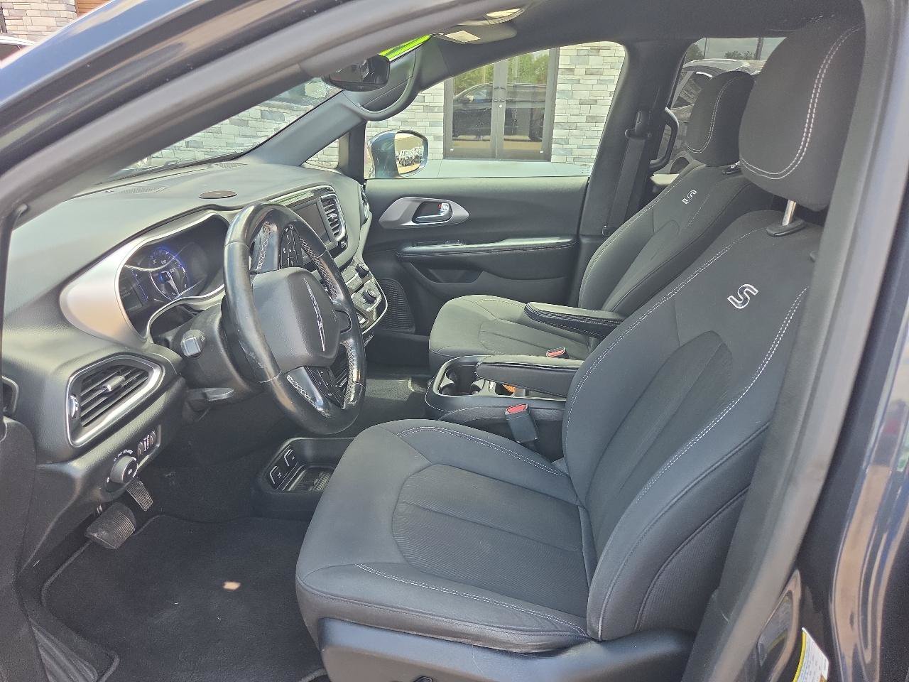 Used 2019 Chrysler Pacifica Touring Plus w/ S Appearance Package FWD image 7