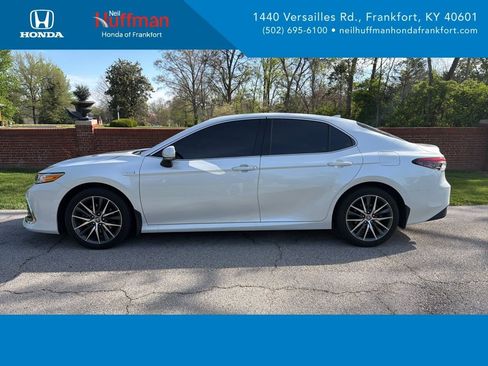 Used 2021 Toyota Camry XLE image 1