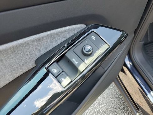 Certified 2025 Volkswagen ID.4 Pro RWD image 21