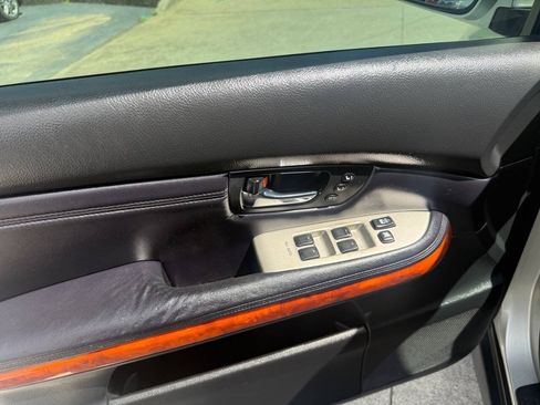 Used 2005 Lexus RX 330 FWD image 16
