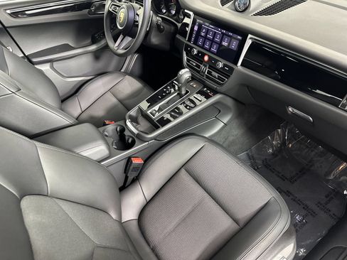 Certified 2026 Porsche Macan AWD/4WD image 18