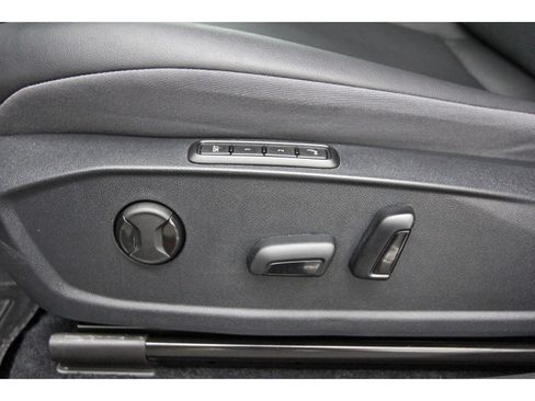 Used 2023 Volkswagen ID.4 Pro AWD/4WD image 32