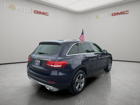 Used 2019 Mercedes-Benz GLC 300 4MATIC image 3