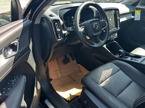 New 2025 Volvo XC40 B5 Core w/ Protection Package Premier image 5