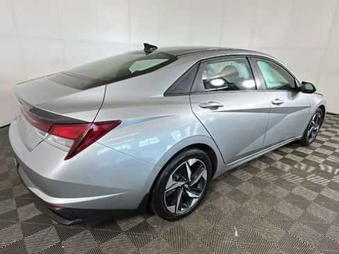 Certified 2023 Hyundai Elantra SEL w/ Convenience Package FWD image 3