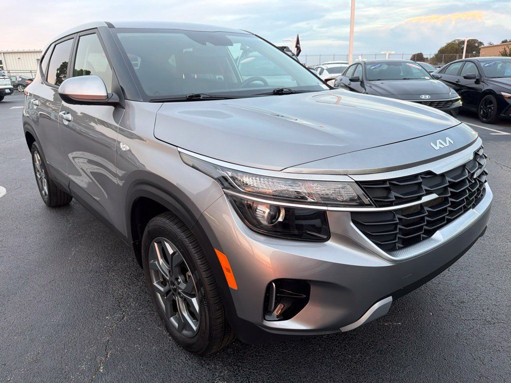 Used 2026 Kia Seltos LX AWD/4WD image 7
