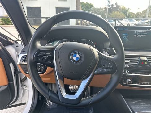 Used 2023 BMW 530e w/ M Sport Package image 11