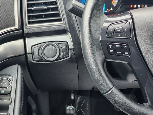 Used 2018 Ford Explorer XLT AWD/4WD image 12