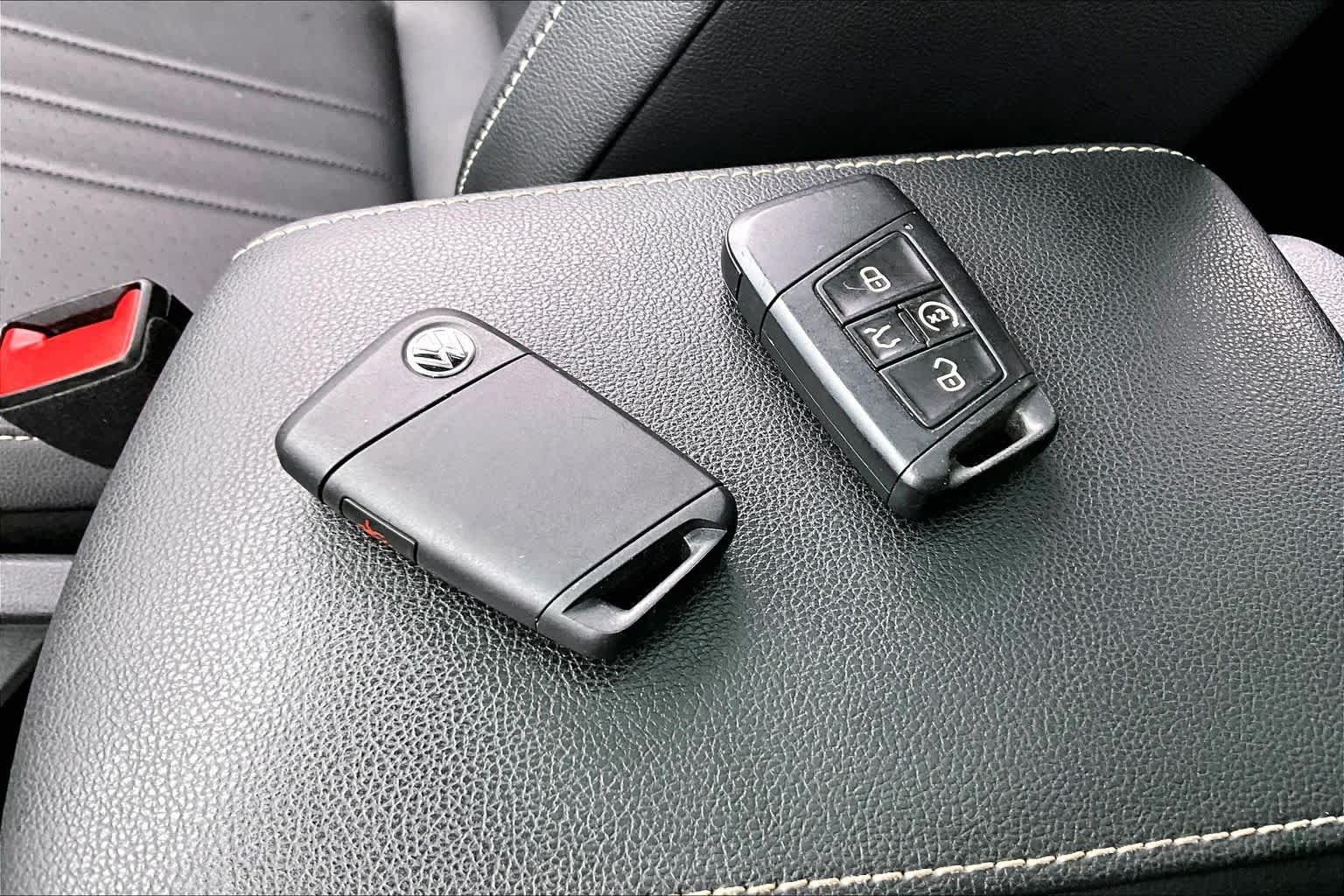 Used 2024 Volkswagen Tiguan SE R-Line AWD/4WD image 15