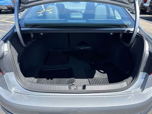 Used 2022 Volkswagen Jetta SE w/ Panoramic Sunroof Package FWD image 16