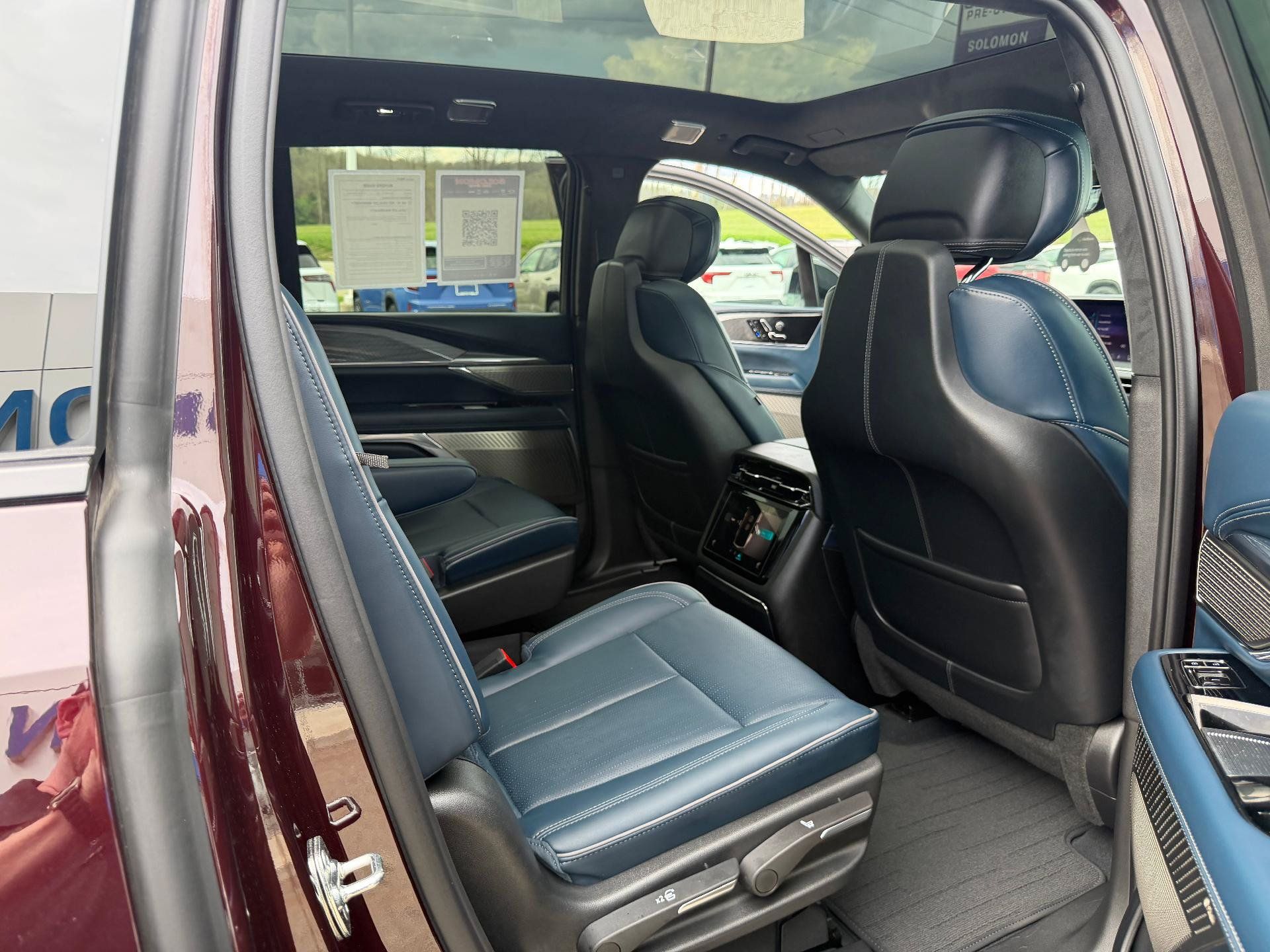 Certified 2025 Cadillac Escalade IQ Luxury 2 w/ LPO, Premium Carpet Package AWD/4WD image 45