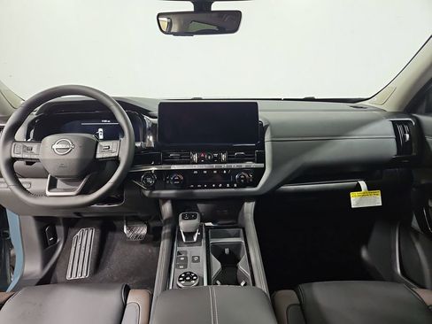 New 2026 Nissan Pathfinder Platinum image 18