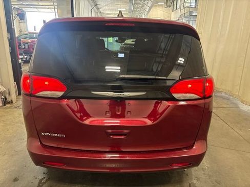 Used 2023 Chrysler Voyager LX FWD image 5