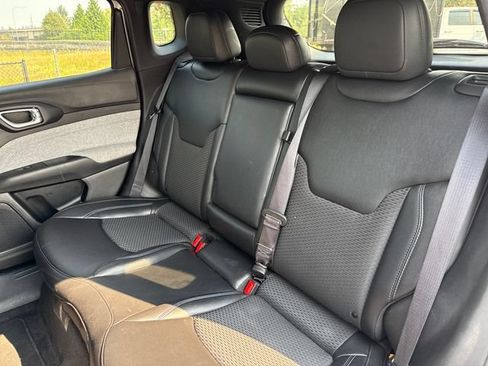 Used 2024 Jeep Compass Latitude AWD/4WD image 16
