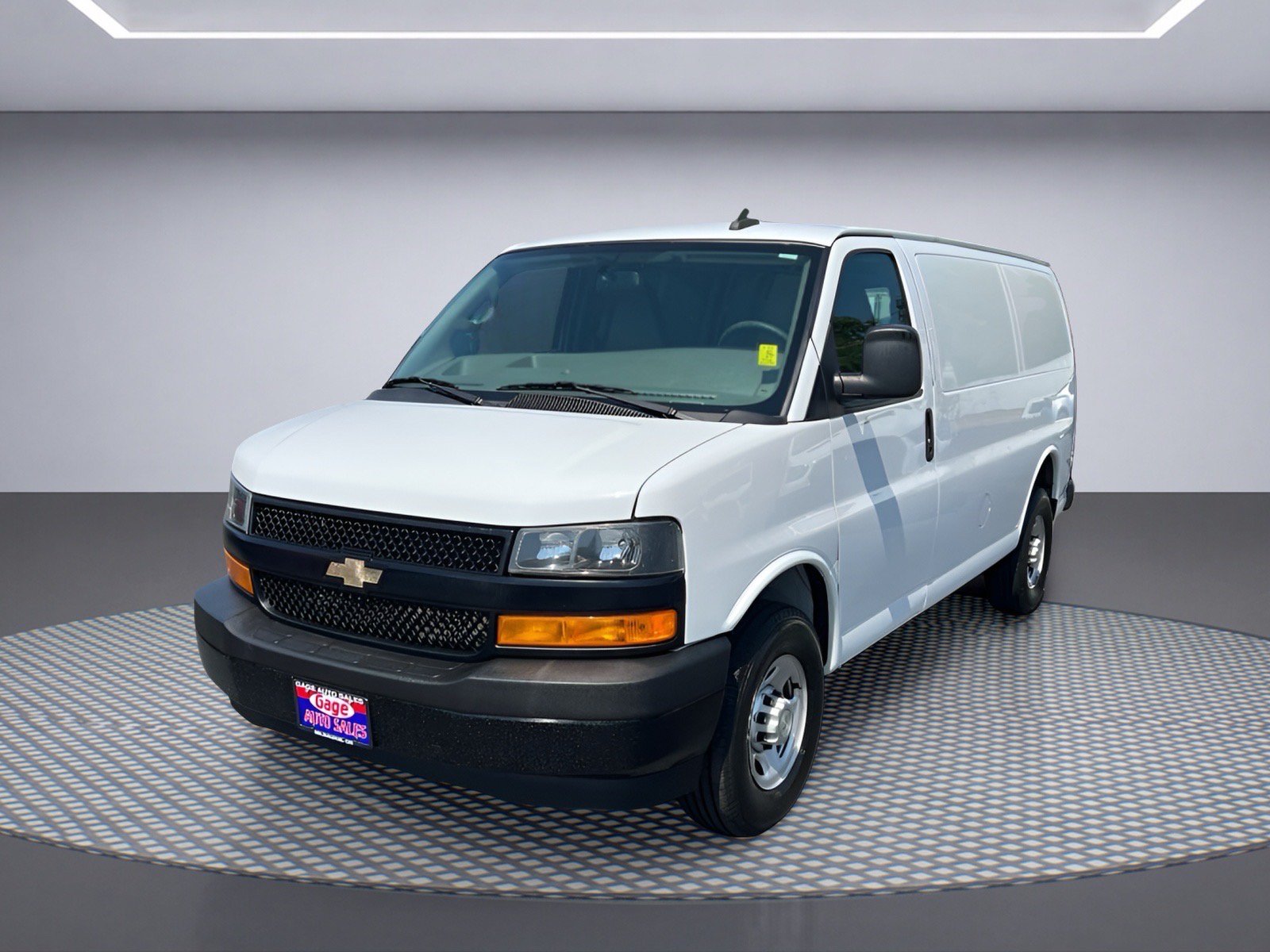 Used 2021 Chevrolet Express 2500 w/ Driver Convenience Package RWD image 2