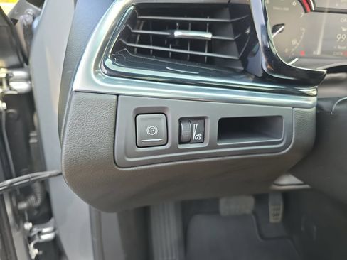 Used 2025 Cadillac XT6 Luxury AWD/4WD image 29