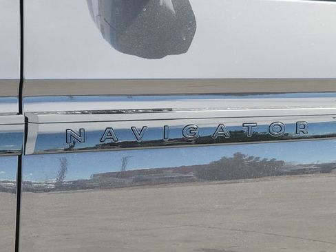 New 2026 Lincoln Navigator Reserve w/ Jet Appearance Package image 12