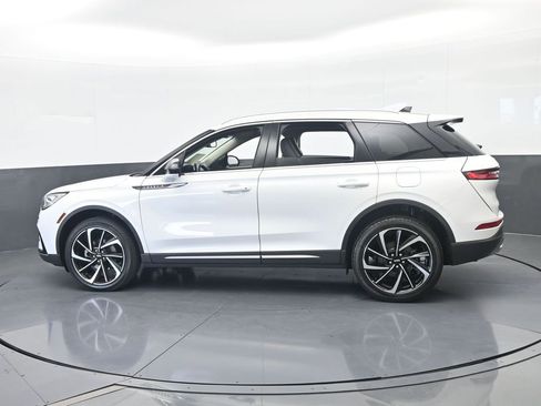 Used 2023 Lincoln Corsair Reserve AWD/4WD image 3