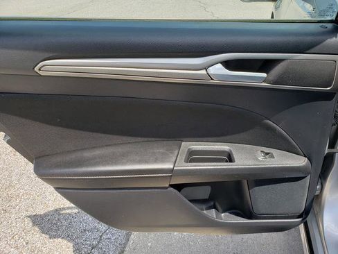 Used 2020 Ford Fusion SE FWD image 12