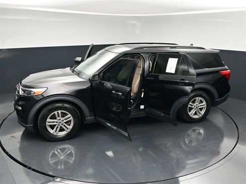 Used 2021 Ford Explorer XLT w/ Equipment Group 202A RWD image 29