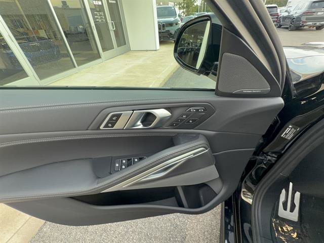Used 2022 BMW X6 xDrive40i w/ M Sport Package AWD/4WD image 9