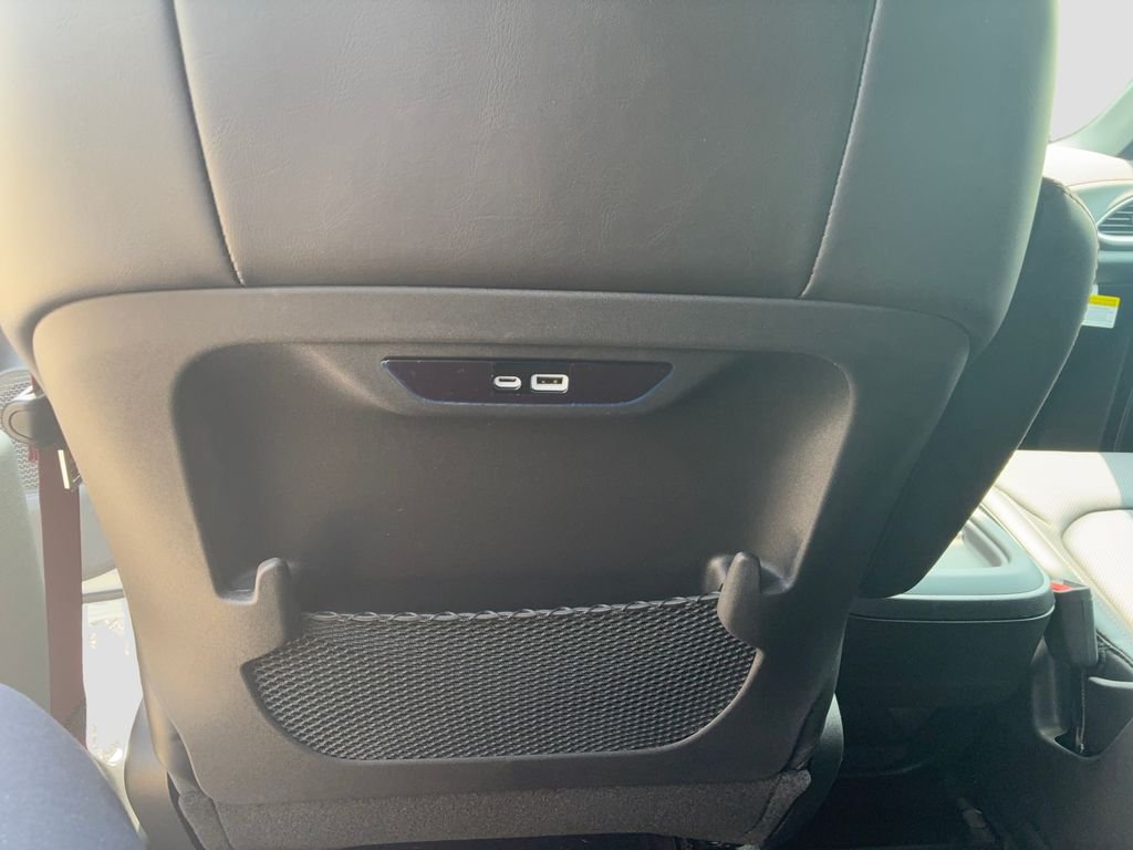 New 2027 Chrysler Pacifica Select AWD/4WD image 18