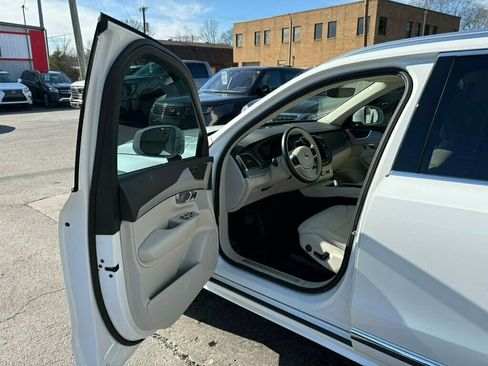 Used 2024 Volvo XC90 B5 Core w/ Protection Package Premier image 9