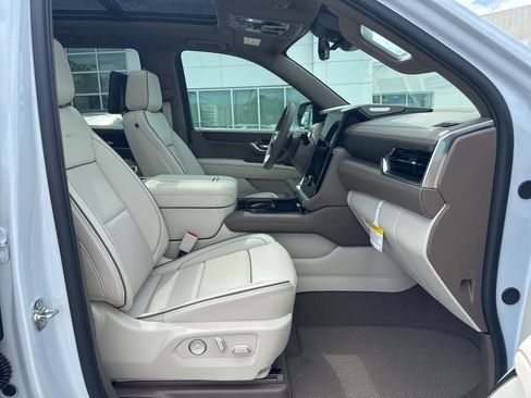 New 2026 GMC Yukon Denali w/ Denali Reserve Package AWD/4WD image 19